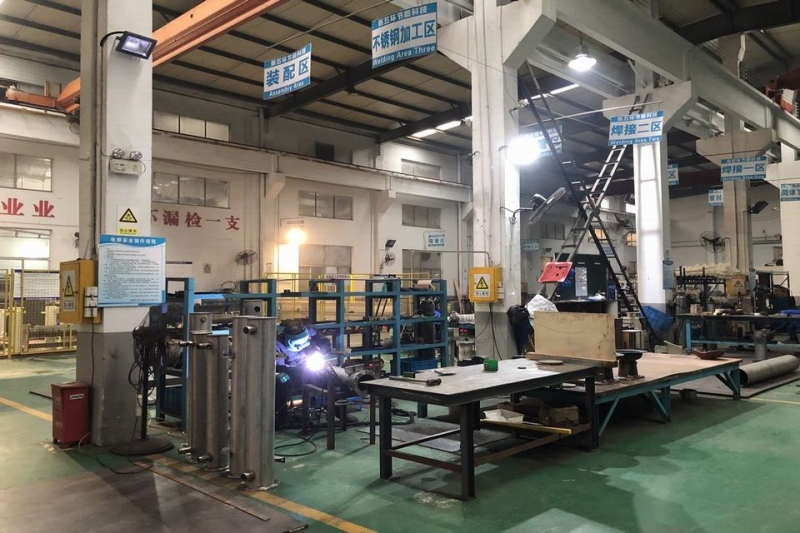 车间不锈钢加工区